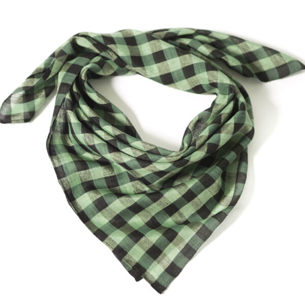 Anna silkehalstørklæde - grøn bundet